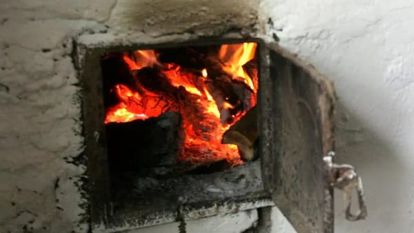 Atenție la utilizarea sobelor! O femeie și două fetițe s-au intoxicat cu monoxid de carbon în raionul Ialoveni