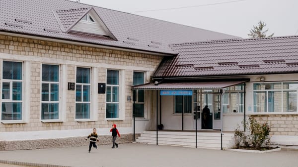 Șaptezeci și trei de școli din R. Moldova ar urma să fie reorganizate. Care sunt argumentele MEC