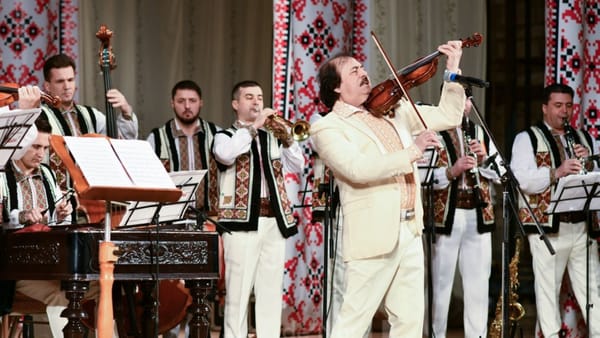 Campania „Hai Acasă de Crăciun” revine cu o nouă ediție. Pe scenă vor urca „Lăutarii”, Anișoara Puică și mulți alții