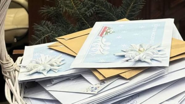 Deputații moldoveni - în rol de Moș Crăciun pentru 101 copii cu dizabilități severe - GALERIE FOTO