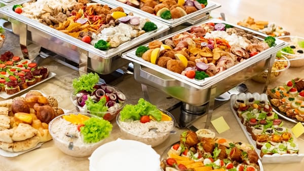 Fără surprize neplăcute la masă: ANSA te învață cum să alegi un catering sigur și de calitate