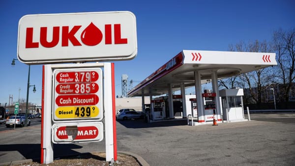 SUA amână temporar sancțiunile pentru stațiile Lukoil din afara Rusiei. Condițiile impuse