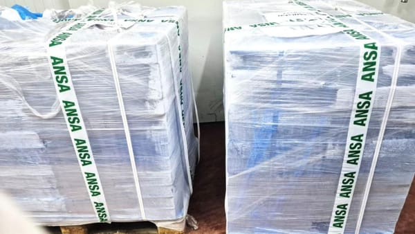 ANSA a blocat la frontieră peste două tone de carne separată mecanic de pui contaminată cu Salmonella