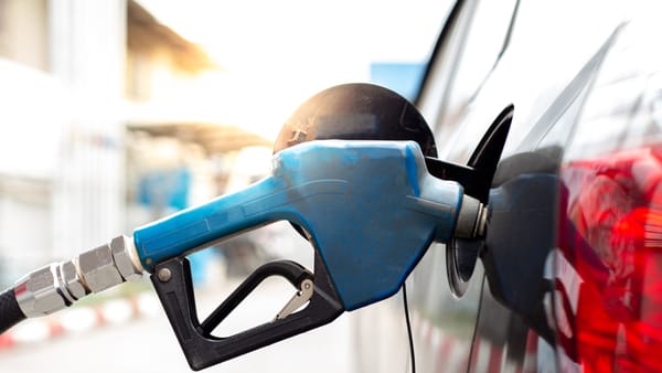 Veste bună pentru șoferi: mâine, 4 decembrie, carburanții se ieftinesc din nou! Motorina scade cu 20 de bani