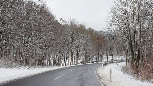 Vreme instabilă, cu lapoviță și ger. Ce anunță meteorologii pentru începutul săptămânii