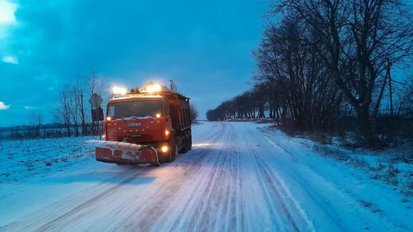 Drumarii, la datorie în noaptea dintre ani: pe traseele naționale se circulă în condiții de iarnă