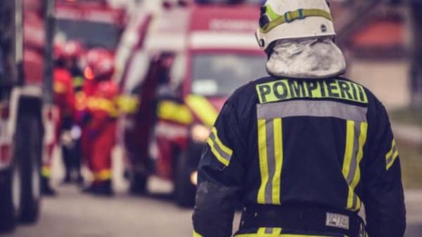 În noaptea dintre ani, salvatorii și pompierii au fost solicitați în 59 de misiuni