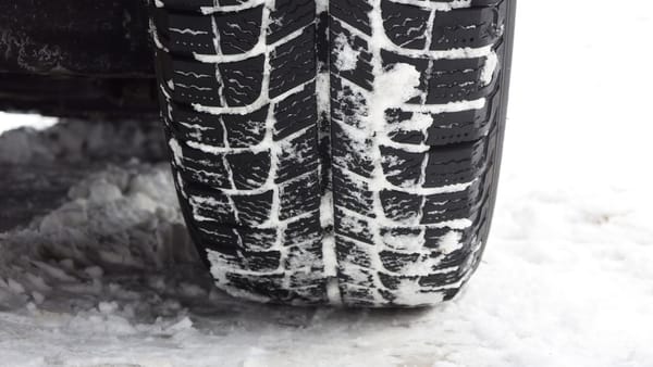 Mai mulți șoferi din R. Moldova au fost prinși în timp ce circulau cu anvelope de vară