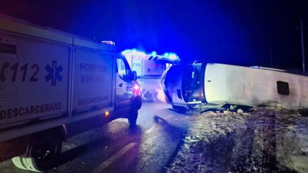 Un microbuz care circula din R. Moldova spre Germania s-a răsturnat în România
