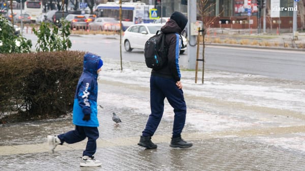 Școlile din Chișinău trec la învățământ în format online. Autoritățile din Bălți au luat o decizie similară