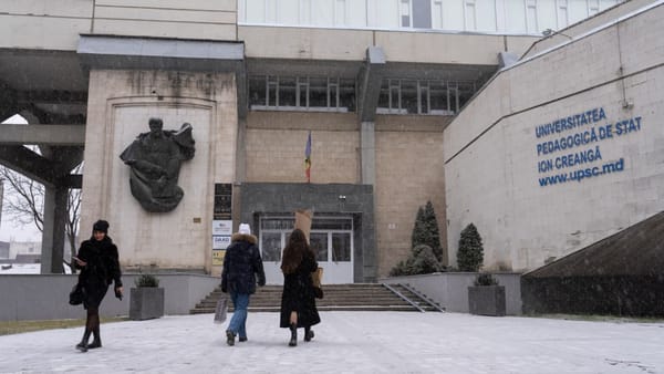 Încă 240 de profesori universitari au fost instruiți să predea în limba engleză