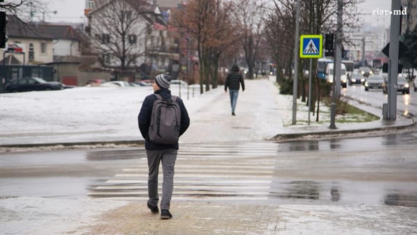 Școlile din Chișinău trec la învățământ în format online. Autoritățile din Bălți au luat o decizie similară