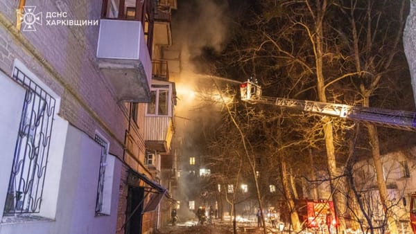 VIDEO/ Cel puțin o persoană a murit la Kiev după un nou atac masiv al Rusiei. Zeci de mii de locuințe, fără lumină și căldură