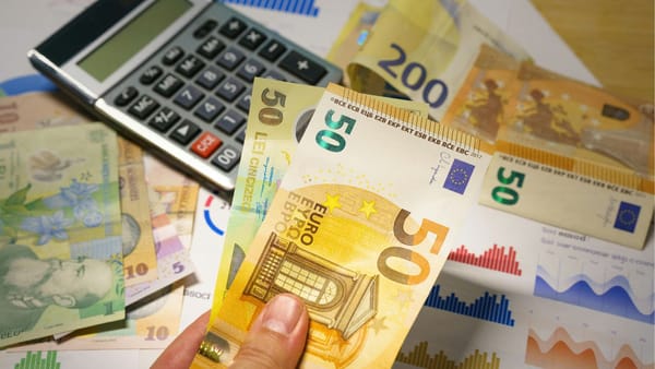 Euro a crescut puțin, dolarul a mai scăzut. Curs valutar stabilit de BNM pentru astăzi