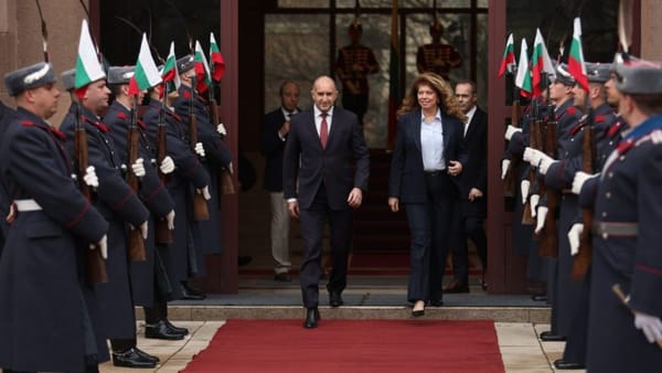 Bulgaria are prima femeie președinte din istoria sa, după ce Curtea Constituțională a acceptat demisia lui Rumen Radev