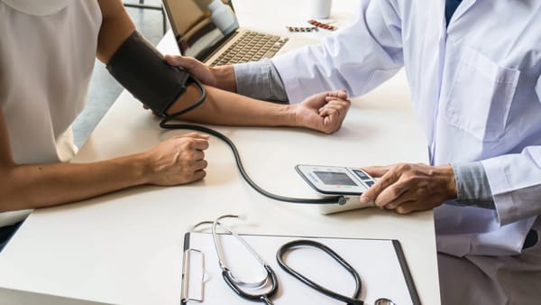 Medicii tineri care aleg să activeze în sate vor primi indemnizații de 250.000 de lei - iată de când