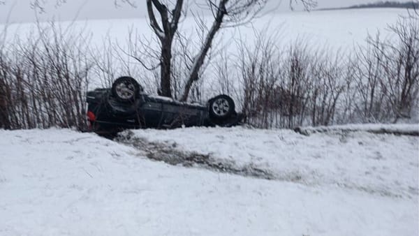 Ninsoarea a scos poliția în stradă: 160 de accidente,  multiple intervenții și sute de mașini deblocate