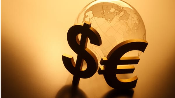 Cursul valutar pentru weekend - cât va costa euro și dolarul