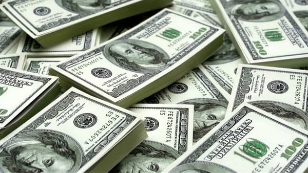 Tentativă de scoatere ilicită a peste 48.000 de dolari din țară, stopată la Aeroportul Internațional Chișinău