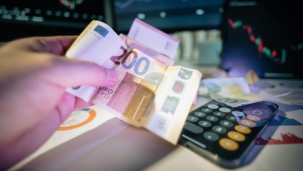 Săptămâna începe cu scumpiri pentru euro și dolar - iată cât de mult se devalorizează leul moldovenesc
