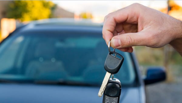 Pedeapsă severă pentru escrocherii cu mașini de lux: 12 ani de închisoare pentru un chișinăuian