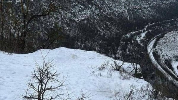 Caz tragic! Minoră de 17 ani, decedată după ce a căzut de pe o stâncă la Mateuți