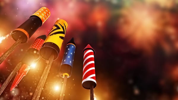 Incidentele de sărbători readuc în discuție interzicerea artificiilor. Avocatul Poporului transmite un demers