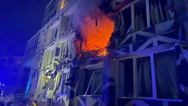 Atac rusesc cu drone asupra Kievului. Doi morți și zeci de persoane evacuate dintr-un centru medical