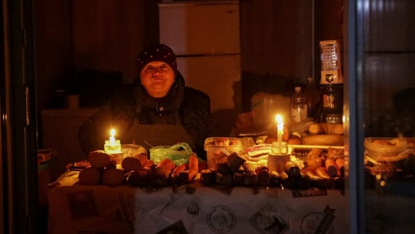 Criză energetică în Ucraina! La Kiev sunt aduse centrale electrice mobile pentru a ține orașul în viață în plină iarnă