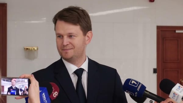 Vești bune pentru bugetari: salarii mai mari pentru cei din educație, sănătate și poliție - iată de când