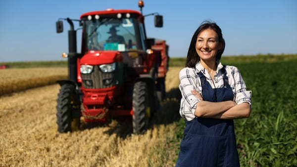 Femeile din mediul rural pot accesa finanțări de până la un milion de lei pentru afaceri agricole