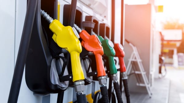 ANRE a stabilit noile prețuri maxime la carburanți pentru weekend - alte scumpiri