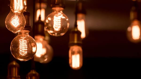 Ministerul Energiei: Circa 7.000 de consumatori rămân fără curent din cauza vremii nefavorabile