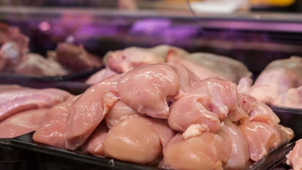 ANSA suspendă temporar importul de carne de pasăre și a produselor derivate din Ucraina