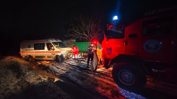 Ambulanțe blocate și vehicule derapate: Salvatorii și pompierii au realizat 35 de misiuni
