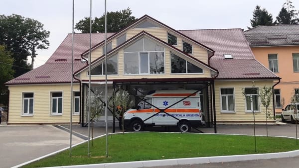 Un elev din municipiul Ungheni a ajuns la spital după ce ar fi consumat o pastilă necunoscută la școală