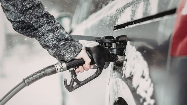 Carburanții continuă să se scumpească. Cât va costa benzina și motorina pe 5 februarie