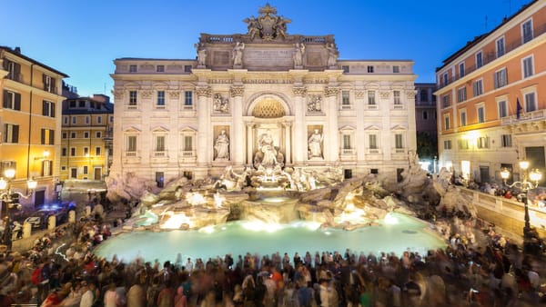 Doi euro pentru o clipă lângă Fontana di Trevi: Roma a introdus taxa, iar mulți dintre primii turiști sunt încântați