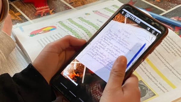 Aproape 600 de școli și instituții de învățământ profesional tehnic desfășoară astăzi orele în regim online