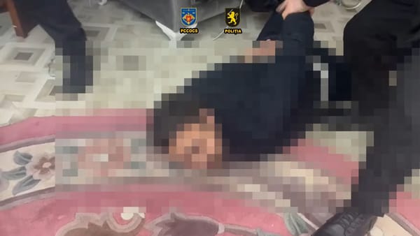 VIDEO/ Șantaj și amenințări cu moartea după partide de poker: Doi frați gemeni din Chișinău, plasați în arest preventiv