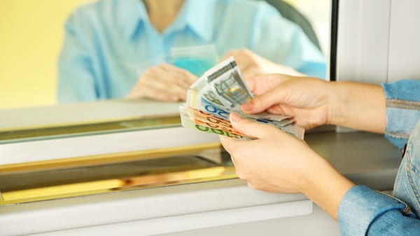 Euro și dolarul cresc ușor. Cursul BNM pentru 20 februarie