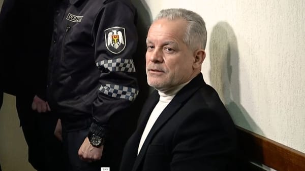 Vladimir Plahotniuc a fost adus în instanță, însă nu a făcut declarații. Audierea a fost amânată