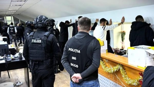VIDEO/ 15 persoane reținute în dosarul escrocheriilor prin „call-center”. Rulaj estimat – două milioane de dolari pe lună