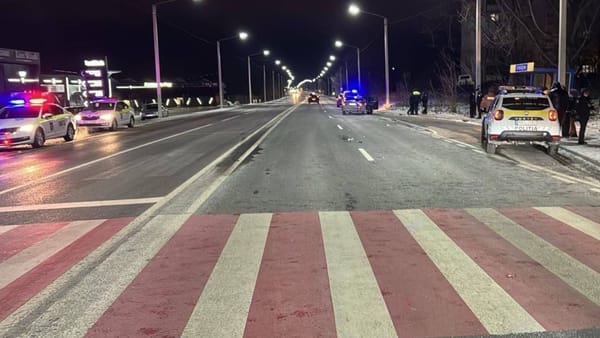Minora accidentată pe trecerea de pietoni la Strășeni a fost transferată în stare gravă la Chișinău