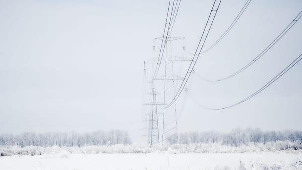 Vremea rea lasă localitățile fără lumină. Intervenții în zona Centru-Sud a țării