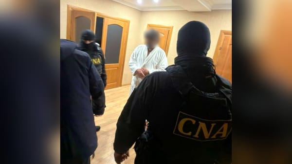 Bărbat din Chișinău, reținut de CNA într-un nou episod al anchetei privind finanțarea ilicită a partidelor politice
