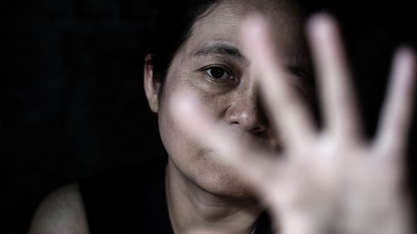 În R. Moldova, femeile victime ale violenței în familie ajung greu la protecție reală, arată un studiu