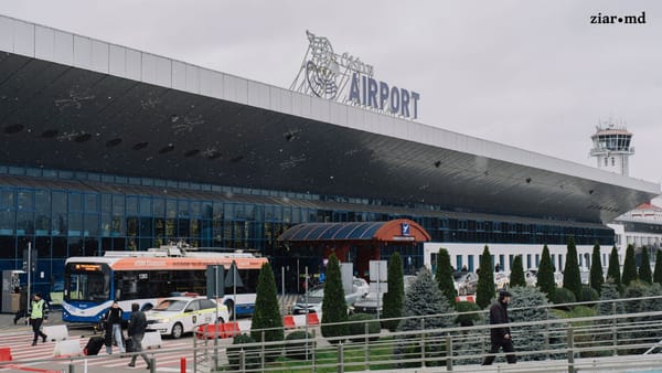 Posibile întârzieri de zbor la Aeroportul din Chișinău! Avioanele sunt curățate de gheață înainte de decolare