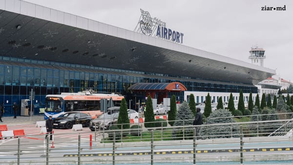 Ninsoarea dă peste cap unele curse la Aeroportul din Chișinău. Două zboruri au fost anulate, iar altele sunt cu întârzieri
