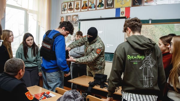 Aproximativ 50 de tineri din Basarabeasca au descoperit ce înseamnă, pe înțelesul lor, meseria de carabinier